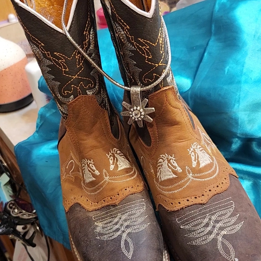 SBrown and Black Embroidered Heeled Boots